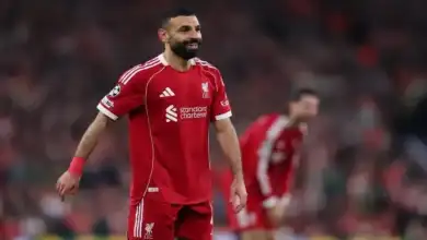 محمد صلاح يهدي قميصه لأبناء تامر حسني في لفتة إنسانية مؤثرة