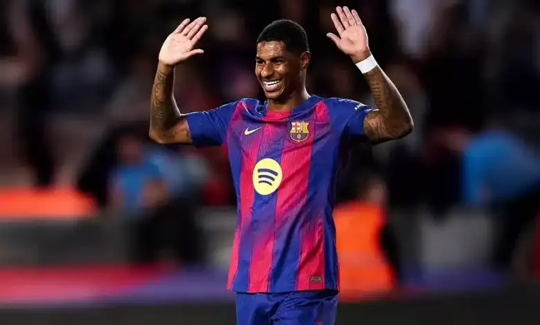 راشفورد يطلب كأسًا لبرونو: هدية ساخرة من برشلونة إلى مانشستر يونايتد